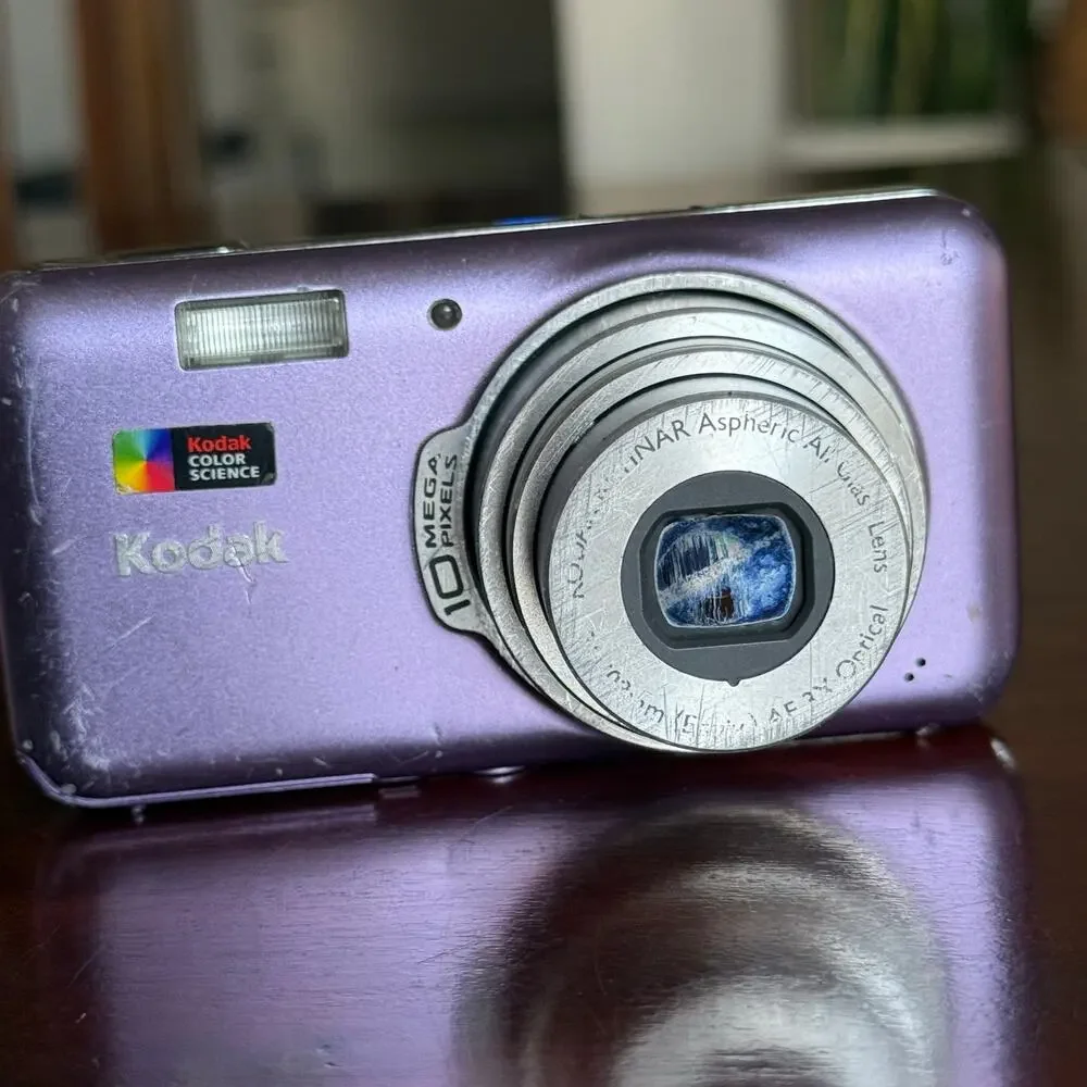 Kodak EasyShare V1003 Digital Camera purple 10MP 3X Optical Zoom Retinar Lens